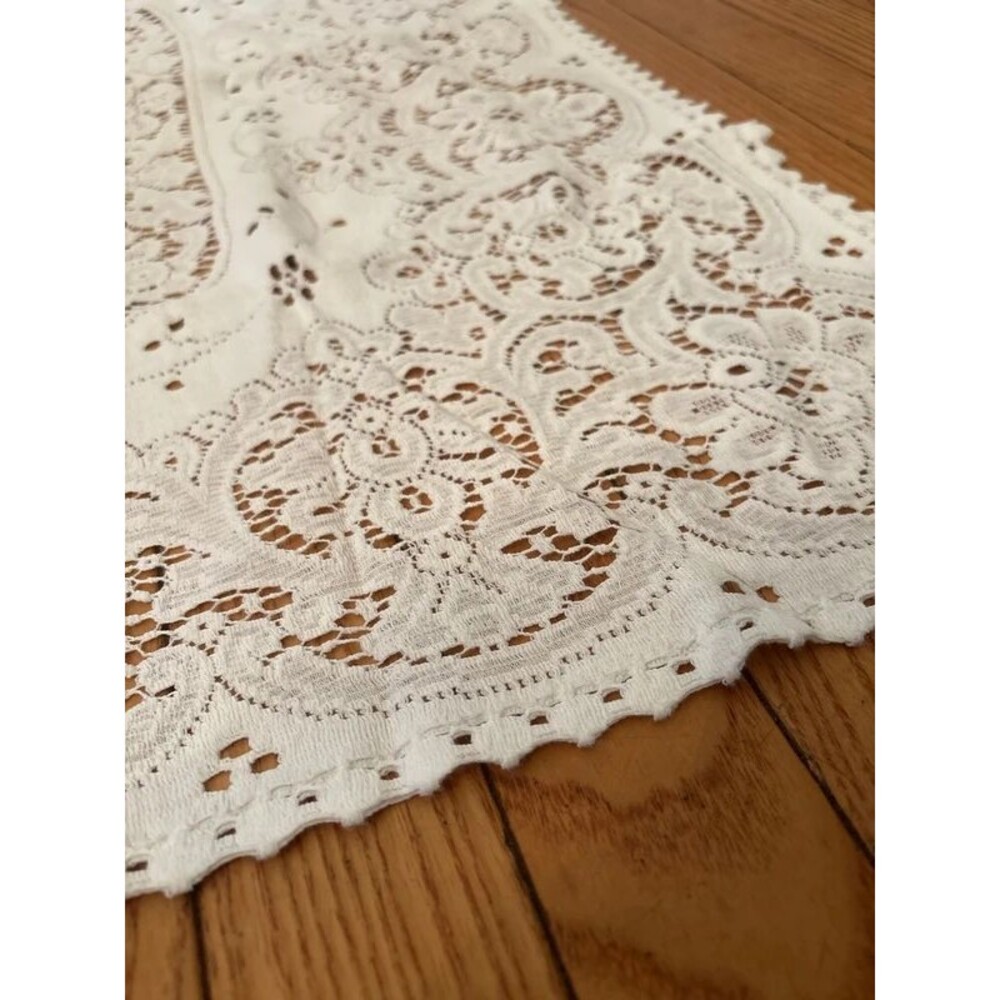 Lace tablecloth vintage handmade doily white floral grandmacore - Picture 6 of 7